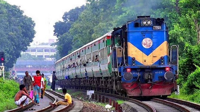 আজ থেকে দেশজুড়ে চলাচল করছে ট্রেন