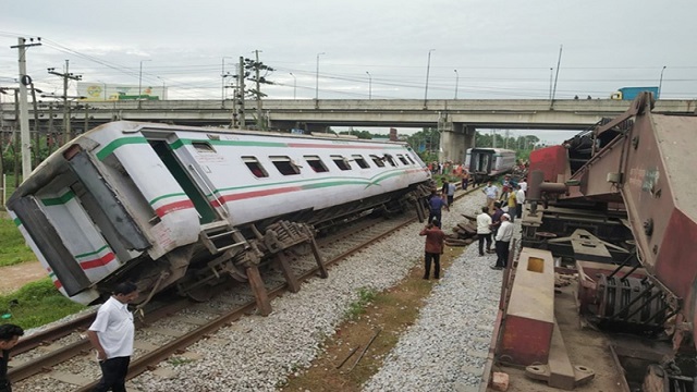 ৭ ঘণ্টা পর ঢাকা-চট্টগ্রাম রেল যোগাযোগ স্বাভাবিক