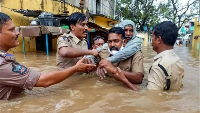 অন্ধ্র প্রদেশে বন্যায় ১৭ জন নিহত, নিখোঁজ শতাধিক