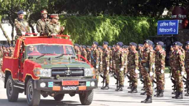 সেনাবাহিনীর সিগন্যাল কোরের রিক্রুট ব্যাচের শপথ গ্রহণ