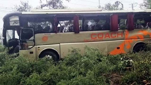 পাকিস্তানে বাস দুর্ঘটনায় নিহত ১৮