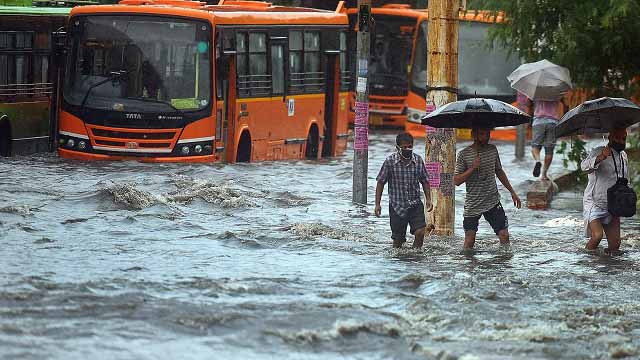 দিল্লিতে রেকর্ড বৃষ্টি, অরেঞ্জ এলার্ট জারি