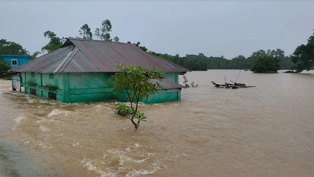 সারাদেশে বন্যায় মৃত্যুর সংখ্যা বেড়ে ১২১