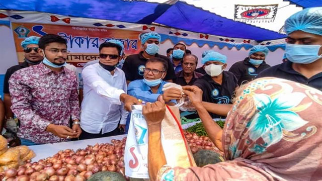 গাইবান্ধায় এক টাকার বাজার উদ্বোধন করেন জেলা পরিষদ চেয়ারম্যান