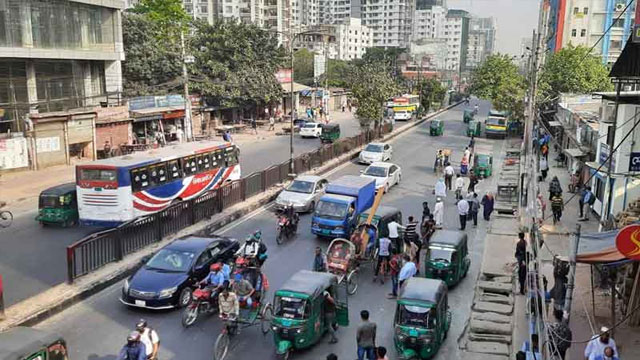 রাজধানীতে চলছে ঢিলেঢালা হরতাল