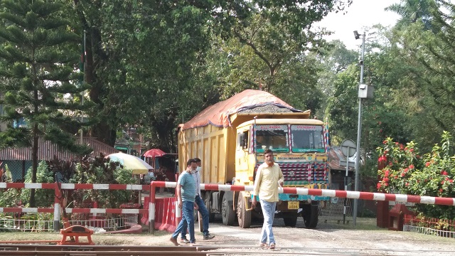 হিলি বন্দরে ওজনে গড়মিল, রপ্তানি বন্ধ করলো ভারত