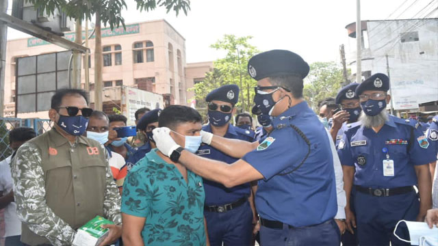 পাবনায় করোনাভাইরাস সংক্রমণ রোধে পুলিশের কর্মসূচী পালন