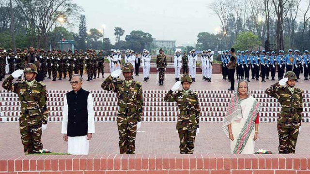 বিজয় দিবস উপলক্ষে জাতীয় স্মৃতিসৌধে রাষ্ট্রপতি ও প্রধানমন্ত্রীর শ্রদ্ধা নিবেদন 