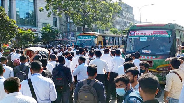 ৪৮ ঘণ্টার আলটিমেটামে সড়ক ছাড়লেন শিক্ষার্থীরা