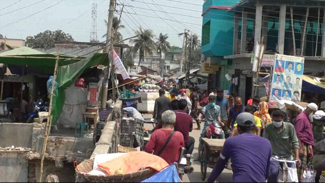 সাতক্ষীরায় চলছে ঢিলেঢালা লকডাউন