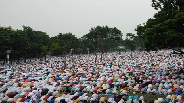 শোলাকিয়ায় ঈদ জামাত, অংশ নিলেন ৪ লাখ মুসল্লি