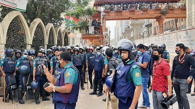 বায়তুল মোকাররম এলাকায় মিছিলে ৫ পুলিশ সদস্য আহত