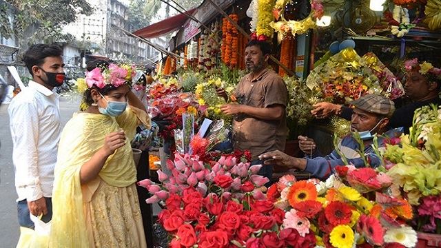 বগুড়ায় ৫০ লাখ টাকার ফুল বিক্রির আশা ব্যবসায়ীদের