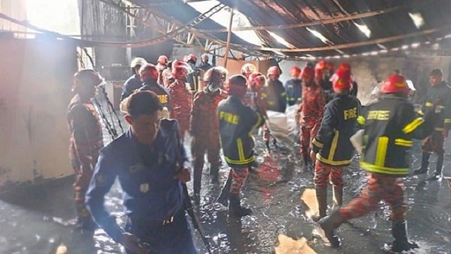 বগুড়ায় প্লাস্টিক কারখানায় আগুনে ৫ জনের মৃত্যু