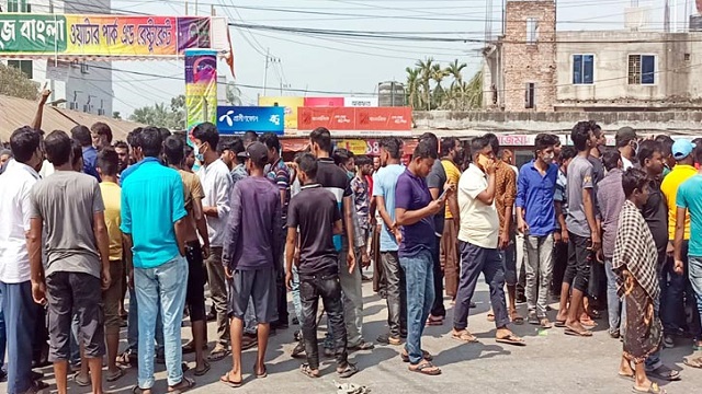 কুমিল্লায় সড়ক অবরোধ করে সিএনজি চালকদের বিক্ষোভ