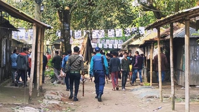 কুমিল্লায় ভোটকেন্দ্র দখলের চেষ্টায় ১৫টি ককটেল বিস্ফোরণ