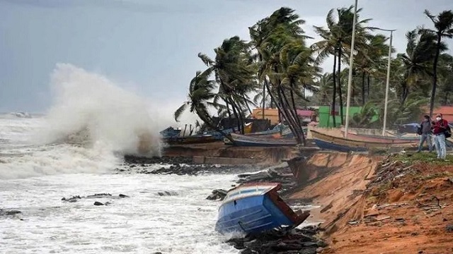 লঘুচাপের শঙ্কা, আঘাত হানতে পারে ঘূর্ণিঝড় 