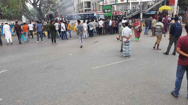 ঢাকা কলেজ ও আইডিয়াল কলেজের শিক্ষার্থীদের মধ্যে সংঘর্ষ