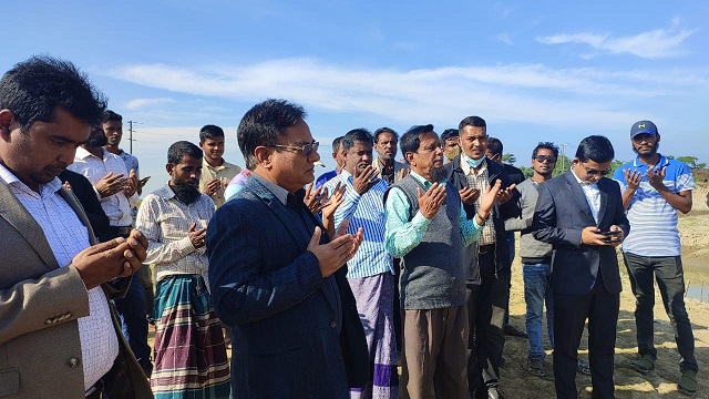 দোয়ারাবাজারে পাউবোর ফসল রক্ষা বাঁধ নির্মাণ কাজের উদ্বোধন