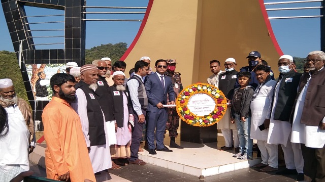 দোয়ারাবাজারে হকনগর শহীদ স্মৃতিসৌধে পুষ্পস্তবক অর্পণ