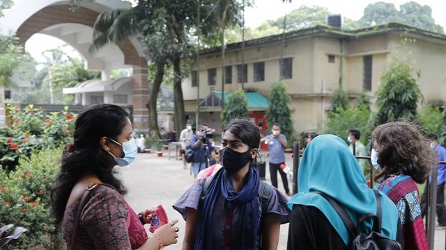 বিবাহিত ও অন্তঃসত্ত্বা হলে ছাত্রীদের না থাকার নিয়ম বাতিল