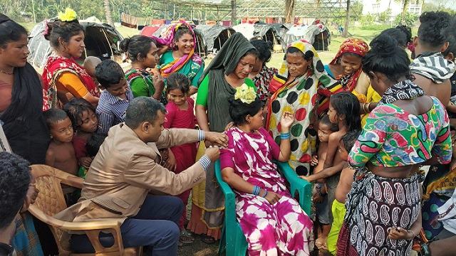 ফকিরহাটে বেদে পল্লীতে করোনাভাইরাসের টিকা ক্যাম্প