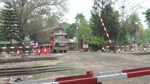 ছয় দিন পর হিলি স্থলবন্দরে আমদানি-রপ্তানি শুরু