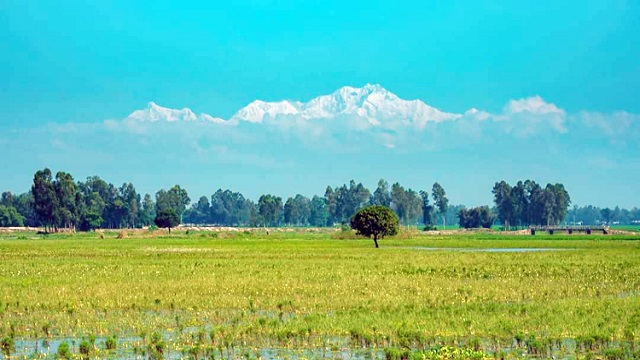 ঠাকুরগাঁও থেকে দেখা যাচ্ছে কাঞ্চনজঙ্ঘা!