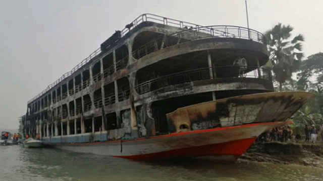 আত্মসমর্পণের পর কারাগারে লঞ্চের দুই মাস্টার