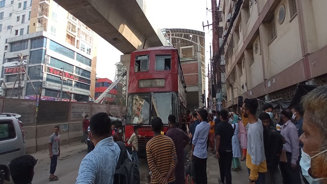 মিরপুরে ভাড়া বৃদ্ধির প্রতিবাদে হেলপারকে মারধর, পাবলিক বাসের অবরোধ