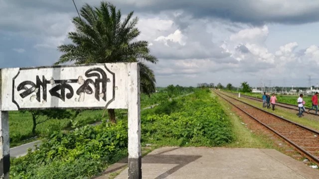 রেলের টিটিই শফিকুল বরখাস্তের ঘটনায় জমা পড়েনি তদন্ত রিপোর্ট