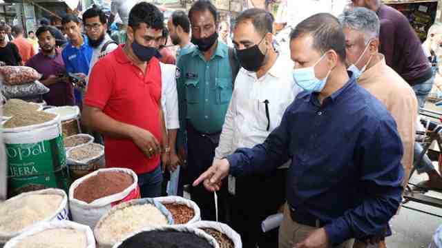 ভোক্তা অধিদপ্তরের অভিযান: ৬০ প্রতিষ্ঠানকে ১২ লাখ টাকা জরিমানা