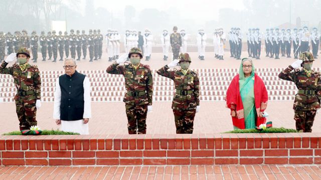 স্মৃতিসৌধে প্রধানমন্ত্রী ও রাষ্ট্রপতির শ্রদ্ধা