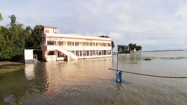 রাজবাড়ীর ২১ শিক্ষাপ্রতিষ্ঠান পানিবন্দি, পাঠদান নিয়ে শঙ্কা