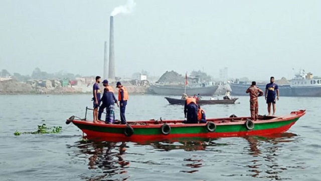 নারায়ণগঞ্জে ট্রলারডুবির ঘটনায় মা-মেয়েসহ ৪ জনের মরদেহ উদ্ধার