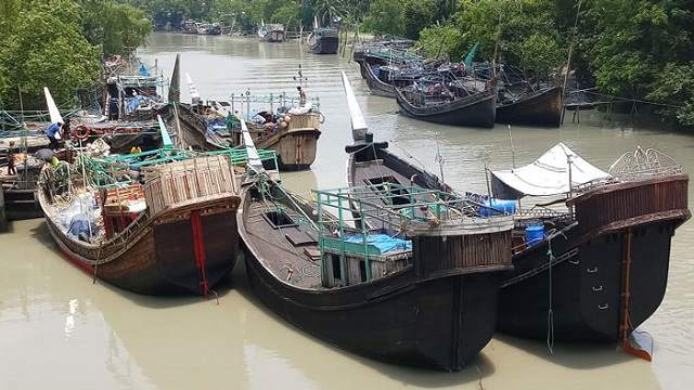 সমুদ্রে মাছ ধরায় ৬৫ দিনের নিষেধাজ্ঞা শুরু