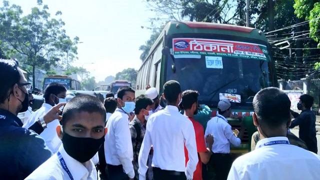 হাফ ভাড়ার দাবিতে আজও শিক্ষার্থীদের সড়ক অবরোধ অব্যাহত