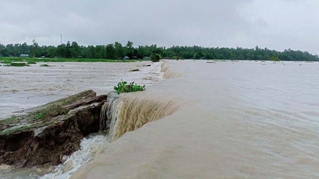 বাড়ছে তিস্তার পানি, রেড অ্যালার্ট জারি