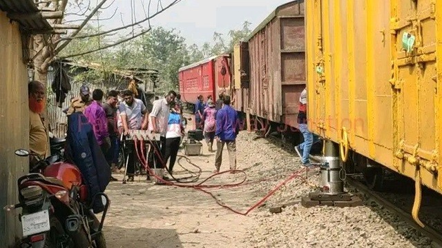 পার্বতীপুরে ট্রেনের বগি লাইনচ্যুত!